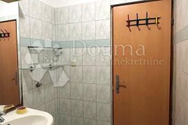 Stan nadomak centra grada - slijepa ulica - prizemlje, Pula, Apartamento