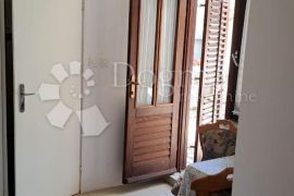 APARTMAN U SUTERENU, Crikvenica, شقة