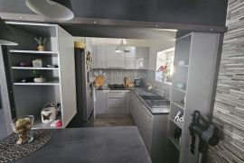 ŠIBENIK, predivan stan na dvije etaže s krovnom terasom, Šibenik, Flat