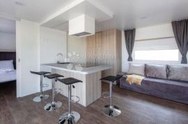 Novalja, Mobilna Kuća u Kampu 40m2 + 50m2 okućnice, Novalja, Διαμέρισμα