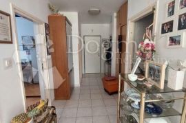 Prostran stan podijeljen u dva objekta, Split, Appartment