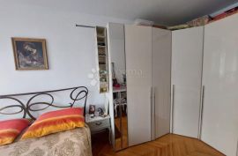 Prostran stan podijeljen u dva objekta, Split, Appartment