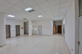 Poslovni prostor u podrumu na Splitu 3, Split, Commercial property