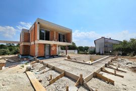 Poreč, visokokvalitetna kuća nadomak centra i plaža, Poreč, Famiglia