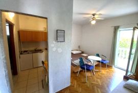 Apartmanska kuća 120 metara od plaže, Novi Vinodolski, بيت