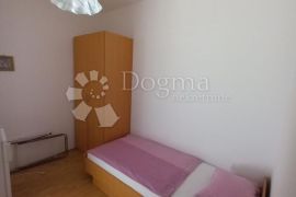 Apartmanska kuća 120 metara od plaže, Novi Vinodolski, بيت