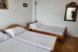 Kuća blizu mora sa deset apartmana, Crikvenica, Famiglia