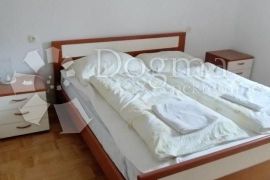 APARTMAN OKOLICA GRADA KRKA - VISOKO PRIZEMLJE, Krk, Flat