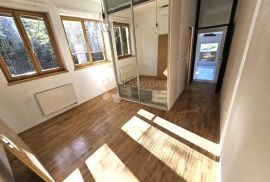 Savršeni penthouse u urbanoj vili na idealnoj lokaciji, Zagreb, Appartment