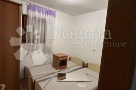 Dva apartmana u privatnoj kući, Krk, Kвартира