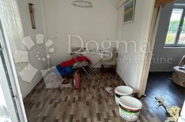 Dva apartmana u privatnoj kući, Krk, Kвартира