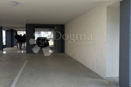 NOVOGRADNJA STAN + GARSONJERA PRILIKA!!, Pula, Apartamento