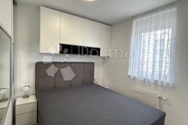 NOVOGRADNJA STAN + GARSONJERA PRILIKA!!, Pula, Apartamento