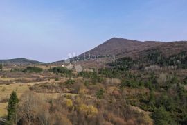 Veliko zemljište pogodno za kamp ili etno selo, Plaški, Tierra