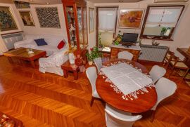 APARTMAN SA GALERIJOM I PREKRASNIM POGLEDOM NA MORE, Crikvenica, Apartamento