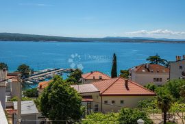 APARTMAN SA GALERIJOM I PREKRASNIM POGLEDOM NA MORE, Crikvenica, Apartamento