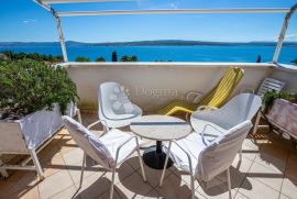 APARTMAN SA GALERIJOM I PREKRASNIM POGLEDOM NA MORE, Crikvenica, Apartamento