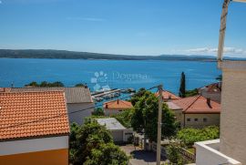 APARTMAN SA GALERIJOM I PREKRASNIM POGLEDOM NA MORE, Crikvenica, Apartamento