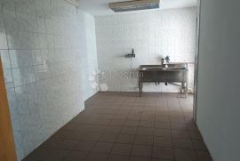 Prilika - Poslovni prostor donja Dubrava (NAJAM 1200€), Zagreb, Commercial property