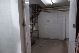 Prilika - Poslovni prostor donja Dubrava (NAJAM 1200€), Zagreb, Commercial property