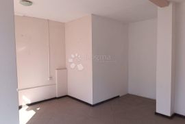 Prilika - Poslovni prostor donja Dubrava (NAJAM 1200€), Zagreb, Commercial property