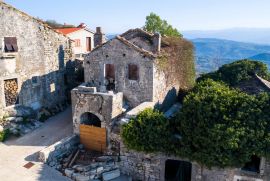 TRI KUĆE U STAROGRADSKOJ JEZGRI S POGLEDOM!, Pićan, Maison