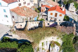 TRI KUĆE U STAROGRADSKOJ JEZGRI S POGLEDOM!, Pićan, Maison