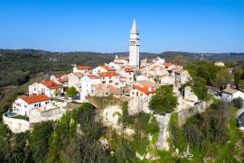 TRI KUĆE U STAROGRADSKOJ JEZGRI S POGLEDOM!, Pićan, Maison