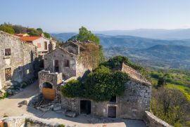 TRI KUĆE U STAROGRADSKOJ JEZGRI S POGLEDOM!, Pićan, Ev