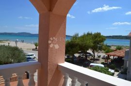 Srima - Atraktivna apartmanska kuća uz more, Vodice, بيت