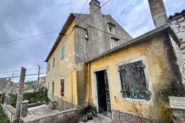 LIJEPA DVOJNA KUĆA ZA RENOVACIJU S POGLEDOM NA MORE, OKOLICA LABINA, Labin, Famiglia