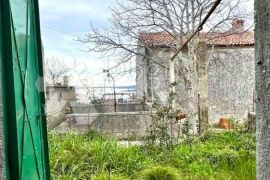 LIJEPA DVOJNA KUĆA ZA RENOVACIJU S POGLEDOM NA MORE, OKOLICA LABINA, Labin, Famiglia