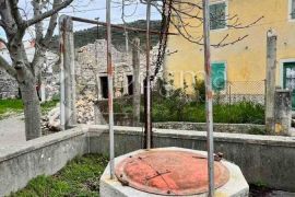 LIJEPA DVOJNA KUĆA ZA RENOVACIJU S POGLEDOM NA MORE, OKOLICA LABINA, Labin, Famiglia