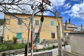 LIJEPA DVOJNA KUĆA ZA RENOVACIJU S POGLEDOM NA MORE, OKOLICA LABINA, Labin, Famiglia