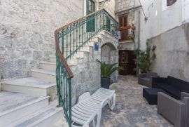 VILLA U CENTRU GRADA 200M OD RIVE TURISTIČKA INVESTICIJA, Split, Kвартира