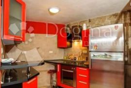 VILLA U CENTRU GRADA 200M OD RIVE TURISTIČKA INVESTICIJA, Split, Kвартира