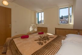 VILLA U CENTRU GRADA 200M OD RIVE TURISTIČKA INVESTICIJA, Split, Kвартира