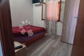 Kuća sa 6 apartmana, Sabunike-Privlaka, Privlaka, Casa