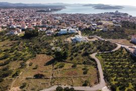 VODICE – GRAĐEVINSKO ZEMLJIŠTE NA ODLIČNOJ LOKACIJI S POGLEDOM NA MORE  Z2, Vodice, Terra