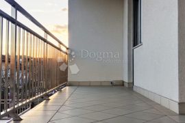 PRILIKA!! Novi trosoban stan trostrane orijentacije!, Zagreb, Apartamento