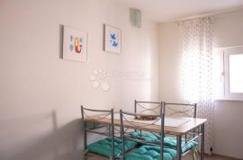 Apartman u srcu Pule s ugodnom terasom, Pula, Daire