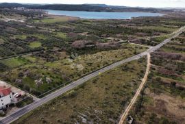 DONJE POLJE- GRAĐEVINSKO ZEMLJIŠTE OD 1962M2, Šibenik - Okolica, Land