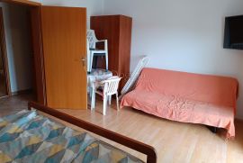 Rab, Palit kuća sa 6 apartmana, Rab, Дом