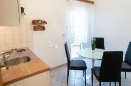 PIROVAC apartmanska kuća blizu mora, Pirovac, Famiglia