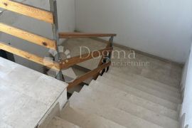 Stan u stambeno-poslovnom kompleksu Sesvete, Zagreb, Apartamento