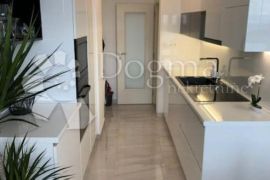 Ičići -Centar, 72m2,2s+db ,balkon, Opatija - Okolica, Appartamento