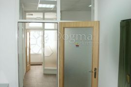 Najam poslovnog prostora, centar Belvedera 69m2, Rijeka, Commercial property