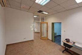 Najam poslovnog prostora, centar Belvedera 69m2, Rijeka, Commercial property