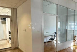 Novouređen uredski prostor u Splitu !, Split, Commercial property