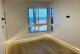 STAN U KVALITETNOJ NOVOGRADNJI 300M OD MORA, Rovinj, Flat